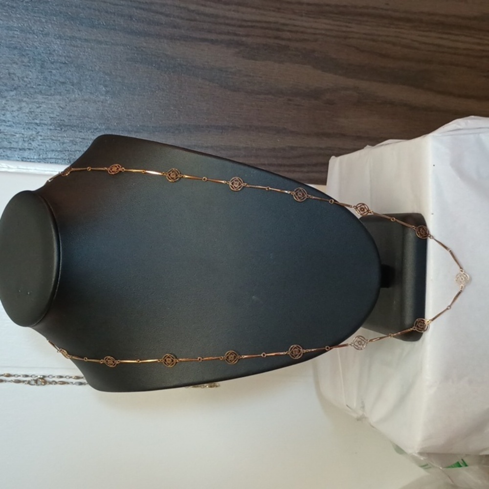 Avon Vintage gold toned necklace